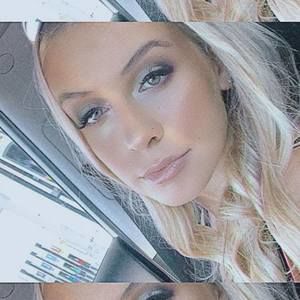 Meet your Posher, Carla